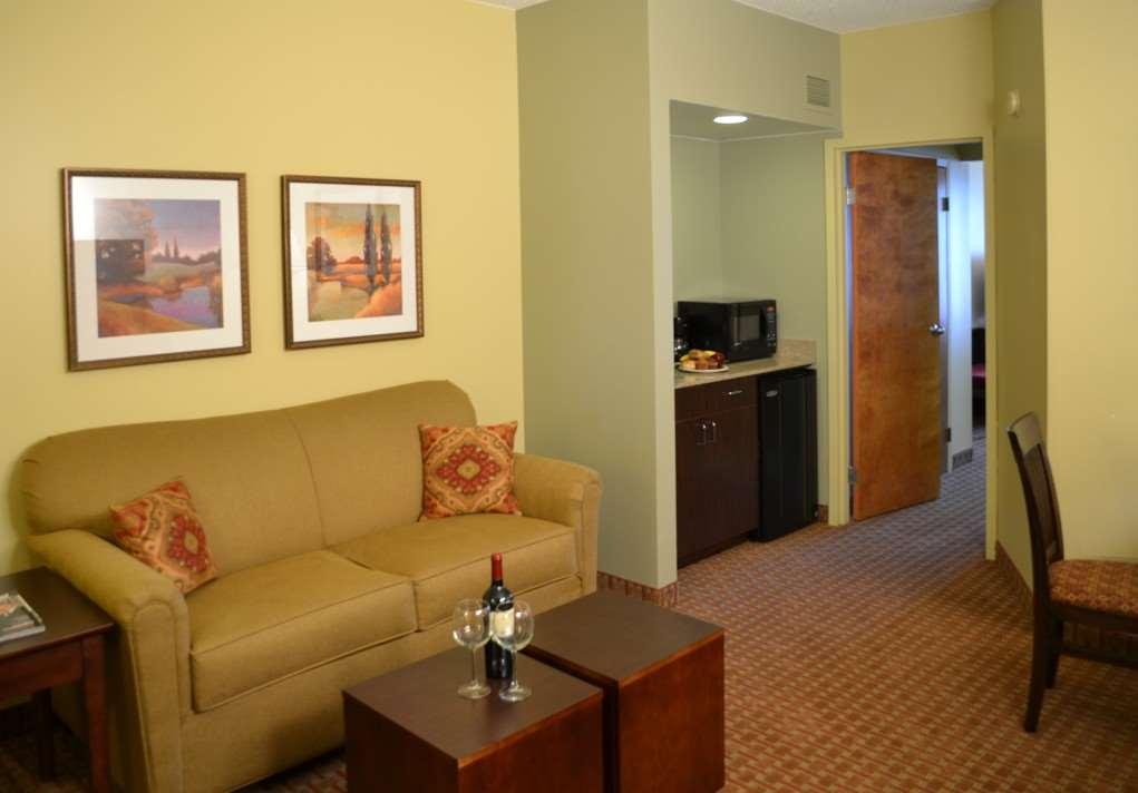 Euro-Suites Hotel Morgantown Room photo